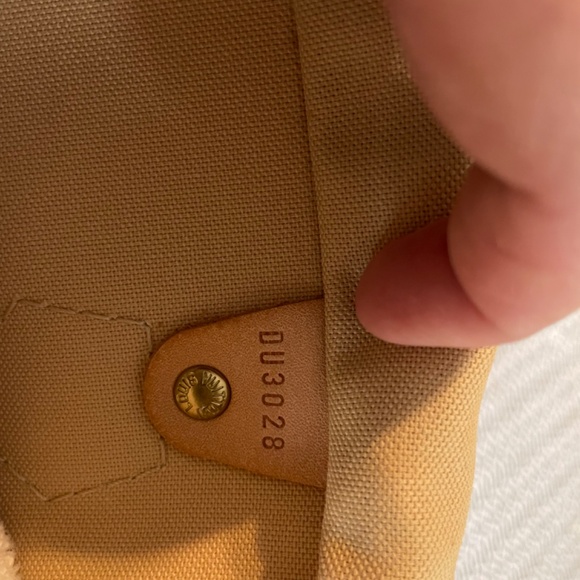 Louis Vuitton - Picture 4 of 7